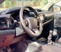 Toyota Hilux 2016 - Cần bán xe Toyota Hilux 2016 máy dầu số sàn, màu bạc chính chủ