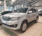 Toyota Fortuner V 2012 - Fortuner V Fortuner V 1 cầu 2012, màu bạc, máy xăng số tự động. Xe này mua về là chạy không cần trang bị thêm phụ kiện