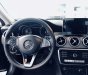 Mercedes-Benz CLA class 2017 - Mercedes CLA 200 chính hãng, màu đen, nội thất đen. Xe nhập khẩu Châu Âu, mới 99%