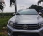 Toyota Hilux 2.4E 4x2 MT 2017 - Bán ô tô Toyota Hilux 2.4E 4x2 MT 2017, màu bạc, xe nhập còn mới