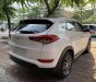 Hyundai Tucson 2016 - Bán Hyundai Tucson sản xuất 2016, màu trắng mới 95%, giá 825 triệu đồng