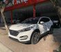 Hyundai Tucson 2016 - Bán Hyundai Tucson sản xuất 2016, màu trắng mới 95%, giá 825 triệu đồng