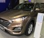 Hyundai Tucson 2.0 AT 2019 - Cần bán Hyundai Tucson 2.0 AT sản xuất 2019, màu vàng 