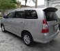 Toyota Innova E 2013 - Bán xe Toyota Innova E năm 2013, màu bạc còn mới