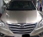 Toyota Innova 2.0E 2014 - Bán Toyota Innova 2.0E năm 2014, màu bạc, xe gia đình