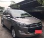 Toyota Innova 2017 - Cần bán Toyota Innova đời 2017, màu xám, số sàn 