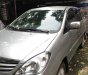 Toyota Innova G 2010 - Bán Toyota Innova G sản xuất năm 2010, màu bạc xe gia đình