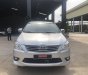 Toyota Innova 2013 - Cần bán gấp Toyota Innova 2.0E năm 2013, màu bạc số sàn, giá tốt