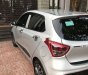 Hyundai Grand i10 2017 - Bán Hyundai Grand i10 1.2 AT 2017, màu bạc xe gia đình