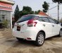 Toyota Yaris 2016 - Cần bán lại xe Toyota Yaris đời 2016, màu trắng, xe nhập chính hãng