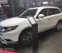 Mitsubishi Outlander 2.0 CVT Premium 2019 - Cần bán Mitsubishi Outlander 2.0 CVT Premium sản xuất 2019, màu trắng