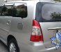 Toyota Innova 2.0E 2012 - Cần bán Toyota Innova 2.0E đời 2012, màu bạc số sàn, 435tr