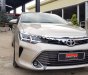 Toyota Camry 2016 - Cần bán gấp Toyota Camry đời 2016, màu nâu xe còn mới