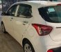 Hyundai Grand i10 2017 - Bán Hyundai Grand i10 1.2 MT Base đời 2017, màu trắng, giá chỉ 300 triệu