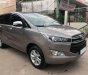 Toyota Innova 2.0E 2018 - Cần bán Toyota Innova 2.0E đời 2018, màu nâu số sàn, giá 656tr