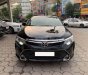 Toyota Camry 2017 - Cần bán lại xe Toyota Camry đời 2017, màu đen, 820 triệu