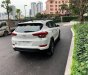 Hyundai Tucson 2016 - Cần bán lại xe Hyundai Tucson 2.0 sản xuất 2016, màu trắng, nhập khẩu chính chủ, 799tr