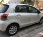 Toyota Yaris 2009 - Bán xe gia đình giá rẻ với chiếc Toyota Yaris sản xuất 2009, màu trắng, nhập khẩu