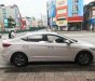 Hyundai Elantra 2017 - Cần bán lại xe Hyundai Elantra 1.6MT đời 2017, màu trắng chính chủ