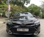 Toyota Camry 2017 - Bán ô tô Toyota Camry 2.0 sản xuất năm 2017, màu đen, giá 820tr