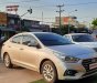 Hyundai Accent 2018 - Bán lại chiếc Hyundai Accent 1.4 AT bản tiêu chuẩn đời 2018, màu bạc, giao nhanh