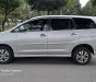 Toyota Innova 2015 - Gia đình cần bán xe Toyota Innova đời 2016, màu bạc, số sàn