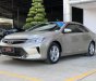 Toyota Camry 2.5Q 2015 - Bán ô tô Toyota Camry 2.5Q đời 2015, màu vàng, 880 triệu