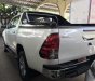 Toyota Hilux 2016 - Cần bán gấp Toyota Hilux đời 2016, màu trắng, xe nhập, số tự động, giá 730tr