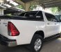 Toyota Hilux 2016 - Cần bán gấp Toyota Hilux đời 2016, màu trắng, xe nhập, số tự động, giá 730tr