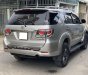 Toyota Fortuner 2016 - Gia đình cần bán xe Toyota Fotuner 2016, số sàn, màu bạc