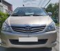 Toyota Innova 2011 - Nhà mình bán Toyota Innova 2011, số sàn, màu vàng cát