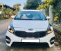 Kia Rondo MT 2020 - Gia đình tôi cần bán Kia Rondo 2020, số sàn, màu trắng tinh mơ đẹp