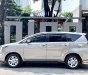 Toyota Innova 2018 - Nhà mình cần bán Toyota Innova 2018, số sàn, màu xám cọp zin