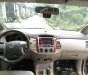 Toyota Innova 2013 - Gia đình bán Toyota Innova 2013, số tự động, màu vàng cát