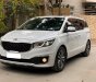 Kia Sedona 2017 - Nhà cần bán Kia Sedona 2017, màu trắng, số tự động, máy dầu