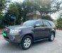 Toyota Fortuner 2010 - Tôi cần bán Toyota Fortuner 2010, tự động, máy xăng, màu xám chì