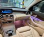 Mercedes-Benz C200 2020 - Nhà tôi cần bán xe C200 2020 Exclusive số tự động, bản full option, màu trắng