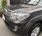 Toyota Fortuner 2011 - Nhà cần bán Toyota Fortuner 2011, tự động, máy xăng, hai cầu, màu xám chì