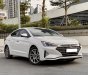 Hyundai Elantra 2020 - Tôi cần bán Hyundai Elantra 2020, bản full 2.0, số tự động, màu trắng sữa