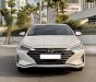 Hyundai Elantra 2020 - Tôi cần bán Hyundai Elantra 2020, bản full 2.0, số tự động, màu trắng sữa