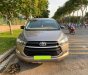 Toyota Innova 2017 - Gia đình mình cần bán Toyota Innova đời 2017, số sàn, màu xám