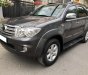 Toyota Fortuner 2011 - Nhà cần bán Toyota Fortuner 2011, tự động, máy xăng, hai cầu, màu xám chì