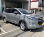 Toyota Innova E 2019 - Cần bán gấp Toyota Innova E đời 2019, màu bạc