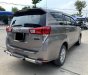 Toyota Innova 2.0E 2018 - Bán Toyota Innova 2.0E đời 2018, màu nâu