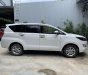 Toyota Innova 2.0E 2018 - Cần bán gấp Toyota Innova 2.0E đời 2018, màu trắng xe gia đình, giá 560tr