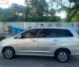 Toyota Innova   2.0E  2015 - Bán ô tô Toyota Innova 2.0E đời 2015, màu bạc xe gia đình, giá chỉ 399 triệu