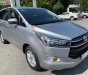 Toyota Innova   2.0E   2019 - Bán xe Toyota Innova 2.0E năm 2019, màu bạc xe gia đình  