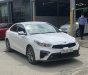 Kia Cerato MT 2020 - Cần bán gấp Kia Cerato MT năm 2020, màu trắng, giá cạnh tranh