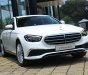 Mercedes-Benz 2022 - Bán ô tô Mercedes-Benz E200 năm 2022, màu trắng siêu đẹp, giá cạnh tranh