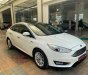 Ford Focus Titanium 2018 - Cần bán lại xe Ford Focus Titanium năm sản xuất 2018, màu trắng